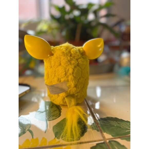 Vtg 2012 Hasbro FURBY - Bright Yellow, Works Great! - Picture 4 of 6